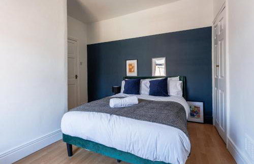 Modern 3-Bed House Parking & Family & Friends - Foto 22