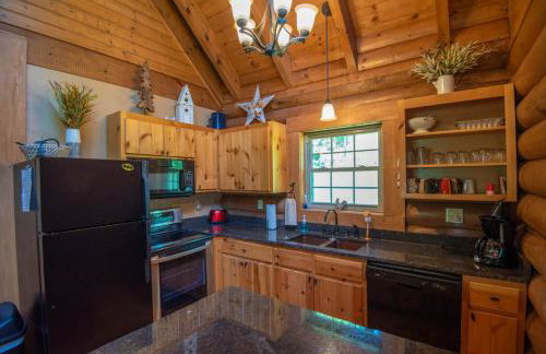 Cabin on the New River with Easy Steps to the River,Hot Tub, Fire Pit - Photo 9