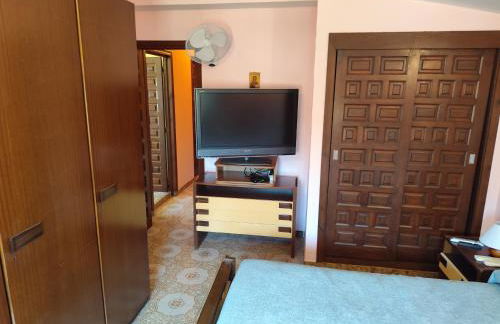 Precioso chalet con gran algarrobo y piscina privada - Foto 10