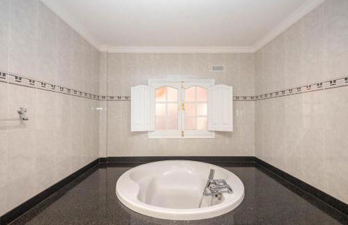 4BR Chalet El Romero-Private Pool, Barbecue & Chill - Foto 51