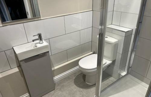 5 Bed Camberley Airport Accommodation - Foto 32