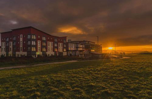 Panoramic Sea-View Family Appartment , Free Parking, Sleeps 6 , Walk to Beach, Station, & Town - Foto 7