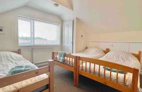 Captain's Quarters - Heart of Cowes - sleeps 11 - Foto 10