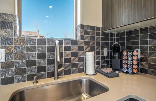 Timber & Tin G 2Bed 2Bath w Pool & Rooftop Deck - Foto 19