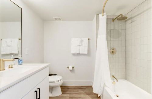 Capitol Convenience 2BR Luxury Minutes from DC - Foto 32