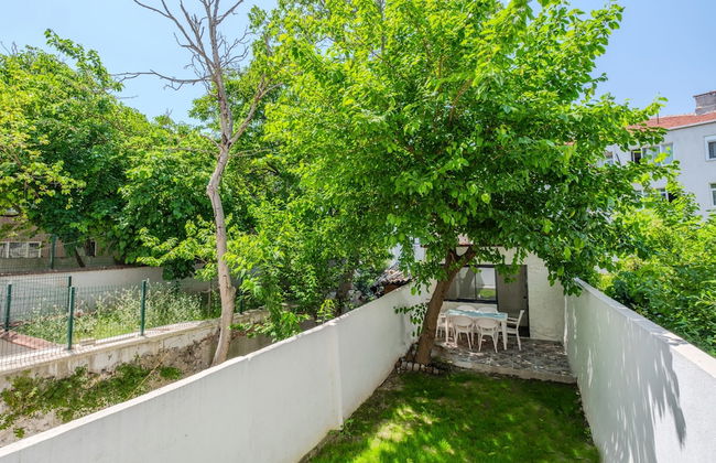 House w Garden 10 min to City s in Beyoglu - Photo 24