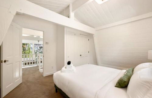 Scout's Lakehouse Retreat by Colby & Conrad - Foto 26