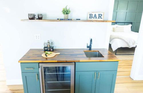 Jennifer's Broadway Cozy Gem w Fireplace King Bed - Foto 9