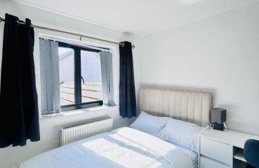 Luxury 5BR Stay With City Access - Photo 54