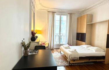 Arc de Triomphe 5 minutes away by walk - Foto 1