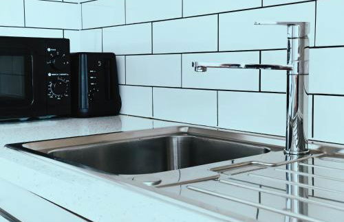 Stunning Apartment-6 Minute walk from Beach-Free Parking - Photo 16