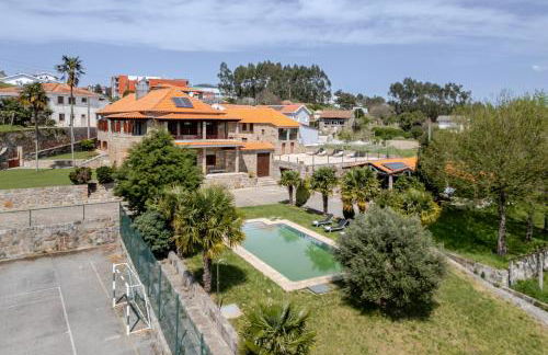 HostWise - Country Villa w/ Pool, Court & Views - Foto 11