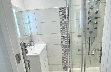 Cosy Modern Flat with garden - Photo 17