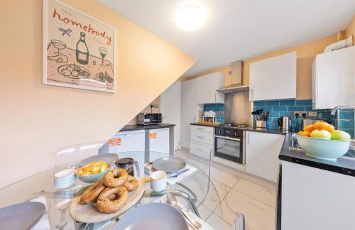 The Belvedere Stay - Free Parking, Spacious Garden, Super King Bed - Foto 16