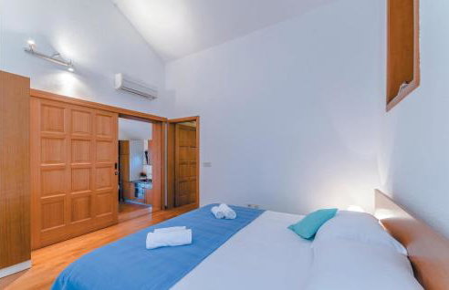 1 Bedroom Awesome Apartment In Kolan - Photo 15