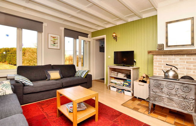 Family Retreat With Garden - Photo 19