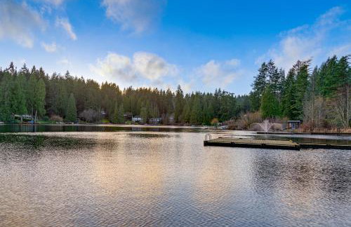 Lake-View Woodinville Retreat w/ Hot Tub + Theater - Foto 41
