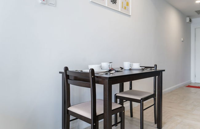 OYO Home 44050 Essential Studio Empire Marriot - Photo 8