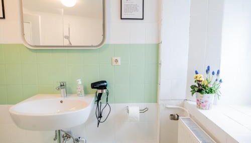 janu-homes - 3 Zimmer Apartment - 4 Betten, Waldblick vom Kirchplatz - Foto 2