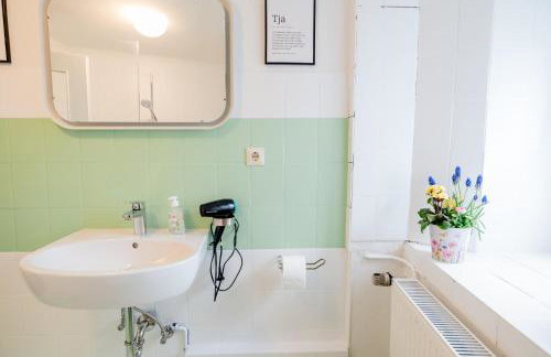 janu-homes - 3 Zimmer Apartment - 4 Betten, Waldblick vom Kirchplatz - Foto 2