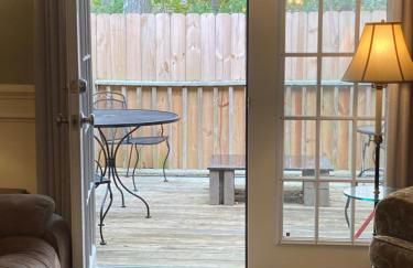 Classic City 3 bedroom 2 bath condo with deck close to UGA, Five Points, and Memorial Park in Athens - Photo 30