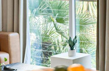 Sunny 1BR with Large Outdoor Lounge Space - SH4LAD - Foto 6