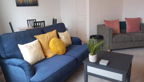 Springfield Apartment - Train to Glasgow or Edinburgh - Private Parking & Wifi - Foto 3