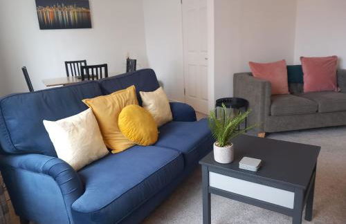 Springfield Apartment - Train to Glasgow or Edinburgh - Private Parking & Wifi - Photo 3