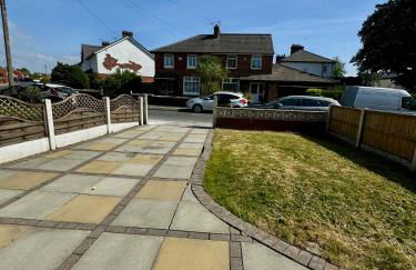 Stunning Open Plan 3 Bed House - Driveway & Garden - Foto 11