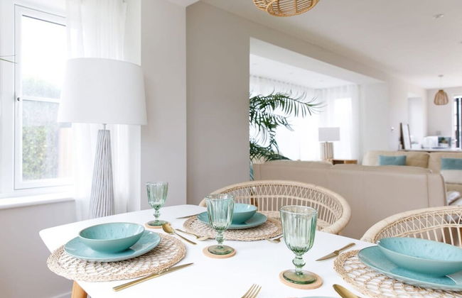 Mariners Stylish Beachside Getaway With Sea Views - Photo 66