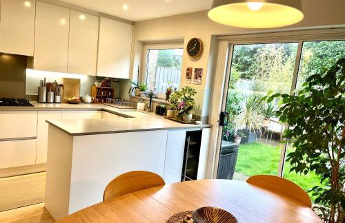 Chic Marlow Escape - Courtyard, River and Fun! Near Windsor and Henley - Photo 3