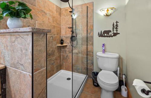 Relaxing Pocono Stay Near Lake with Hot Tub & BBQ - Foto 37