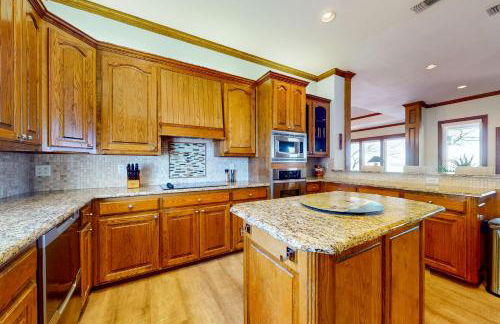 Lakefront Estate Stunning Views, Deck, Bar and Dock - Foto 10