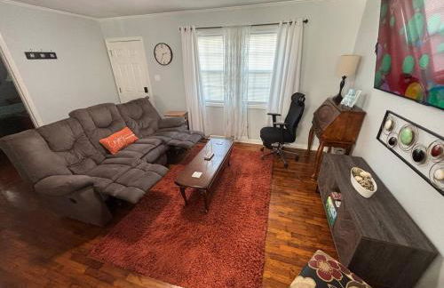 Quiet in Town - 2 beds, Large TVs, Big Parking , Nintendo & EV Ready - Foto 9