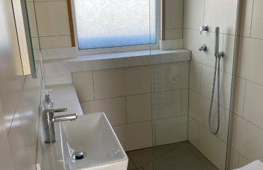 Beautifully appointed 2 storey chalet with access to outdoor swimming pool - 5 minute stroll to miles of sandy beach - Near to the Norfolk Broads & Great Yarmouth - Foto 2