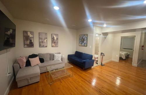 Chic 5BR 2BA apartment in DC - Photo 1