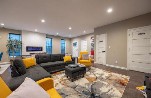 Near Downtown-2 En-Suites - Garage - Sleeps 9 - Foto 5