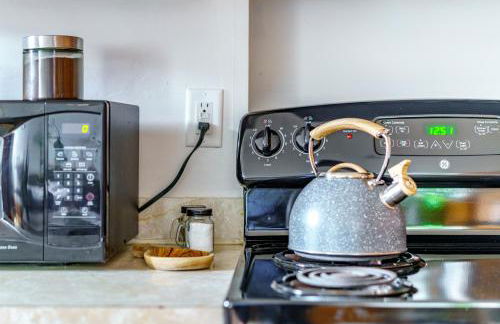 Jungle House Columbus Downtown Free Parking Sleeps 8 - Walk to Convention Center & Nationwide Arena - 1BR Short North Luxury Home - Over 5,800 Five Star Stays - Foto 60