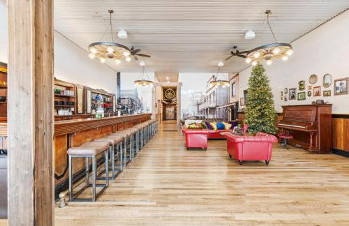 Historic Yellowstone Saloon - Foto 62