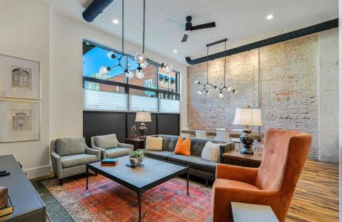 Impressive 2 bed 2 and a half bath City Center Condo with EV Charger - Foto 3