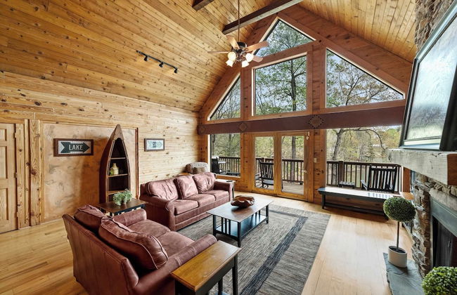 Lakeside Lodge by Avantstay Hot Tub + Dock - Foto 10