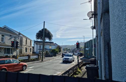 Dare Valley Cottage Ex miners cottage Near Zip World Pen y fan Waterfalls - Photo 4