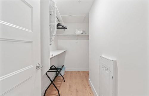 Outstanding Amenities-New Complex- Downtown Luxury - Foto 32