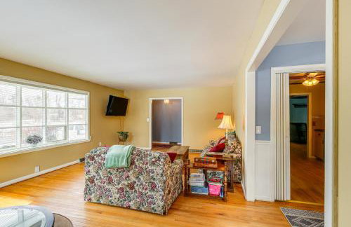 9 Mi to Lake George Village Home in Queensbury - Foto 5