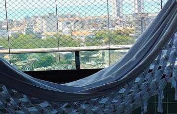 Confortável apartamento com 2 quartos, sendo um suíte, varanda, ampla sala, cozinha área de serviço e banheiro social - Foto 27