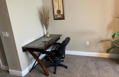 Luxury and Spacious Waterside Getaway - Foto 8