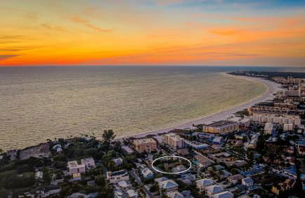 Newly remodeled 8-steps to sand path of Beach! - Foto 76