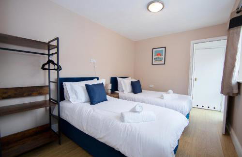 Stylish central location 3 bedroom house - Photo 12