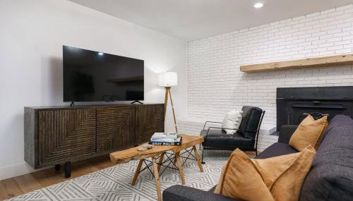 Smokys Landing Disc Golf Game Room Hot Tub - Foto 3