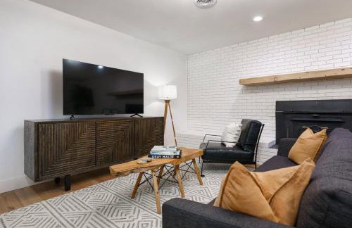 Smokys Landing Disc Golf Game Room Hot Tub - Photo 3